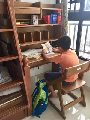 评测点评给孩子买生活了望塔学习桌怎么样,好用吗?是实木的吗?