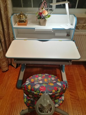 分析生活诚品儿童学习书桌怎么样,质量好不好?有实体店吗