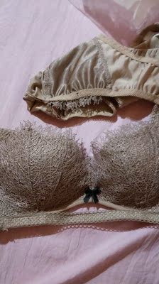 喜欢这个款式  但是内衣海绵好不好不确定 反正也就穿两三个月