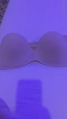 文胸不错，不会掉。穿着也贴实。