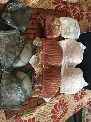 看着都挺好看的，最喜欢白色那件，好看，还没穿上身试过，比我想象中要厚点。