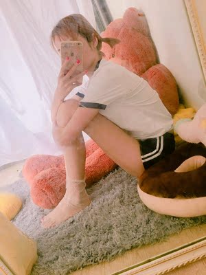 好可爱哟 遮肚腩神器 好适合去楼下很随便的游泳池好像运动衣 还可以拿来跑步呢 内部有胸垫还有内衣带呢 再也不用遭楼下大妈们奇怪的眼神啦 感觉质量好好 泳衣耐草哈哈哈哈