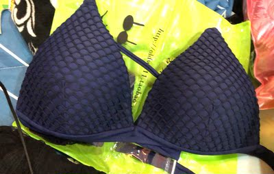 實品很美！客服推薦的碼數和泳衣都很好，還很貼心的幫我更換褲子尺碼，以後還會再回購！