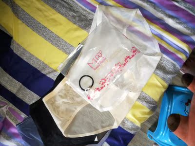 面料偏硬，质量一般，性价比不高，看能穿过夏天就不错了。