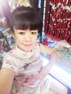 今天收到了宝贝，穿上了非常喜欢，做工没的说，很精致，手感很柔软，客服态度超好，一开始拍回来的小了一号，联系客服态度超好很有耐心解释，货返回去了没几天就收到了，这次很合身，真心喜欢，衣服布料好，穿上很舒服透气！美美滴！！