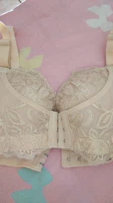 这款内衣特别聚拢早就想买了，这次做活动特别划算买了两件超级喜欢，內衣有点重不过穿身上特别舒适没有负重感，这是我买过最好穿的内衣了，以后买内衣就在夏娃之秀😜️