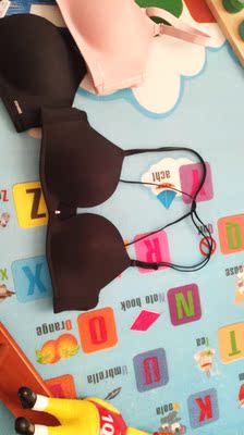 趁着618活动买的,比较划算。 美背好看 内衣还是很柔软舒服,不显胸 光面的摸着比较舒服,适合夏天穿轻薄的衣服,也挺聚拢的 ,还有就是比较尴尬的有时候会露点 不过胜在比较舒服 其它也无所谓了 这款也就比领外两套略厚一点点 夏天略热 穿上内衣有时候都热湿了 趁着618活动买的,比较划算。 美背好看 内衣还是很柔软舒服,不显胸 光面的摸着比较舒服,适合夏天穿轻薄的衣服,也挺聚拢的 ,还有就是比较尴尬的有时候会露点 不过胜在比较舒服 其它也无所谓了 这款也就比领外两套略厚一点点 夏天略热 穿上内衣有时候都热湿了