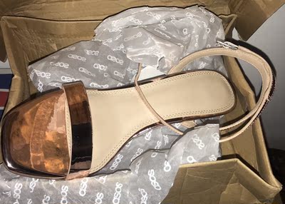 盒子被压的烂烂的... 盒子被压的烂烂的...