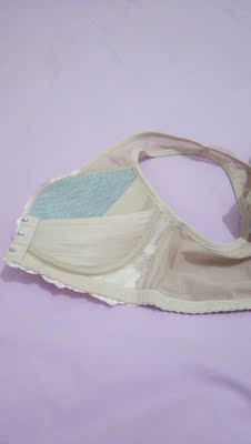 实物与图片相符，穿上后很舒服，肩周炎手不能后背，这款胸罩是不错的选择。准备还要入手一款。