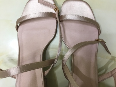 穿了一天不累，也不磨脚，也穿着还行