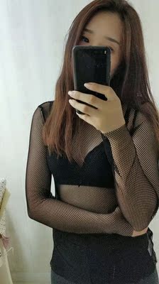 渔网衫比我想象中的质量好，穿在身上也比想象中的好看，比较喜欢性感的风格，就直接搭配黑色的纹胸穿了，渔网衫做工很细致，没有粗糙的线头，怎样搭配都还很好看，很不错！