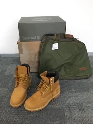 心水了十多年了,总算买了,哈哈哈😄 款式、用料、做工没得说!还送了个鞋包,尽管没什么用,但也体现了商家满满的诚意。 很多人说磨脚,估计是鞋舌和鞋帮连接处的褶皱造成的,鞋带绑紧点感觉还行。待观察。 用标签皮子测了下防水性,像这样盛着水过了五分钟,完全没吸收,感觉鞋子淋个雨涉个水啥的问题不大吧。 上脚感觉也不错,有点沉但很有质感。增高效果很好,顿感自己180+了😂 心水了十多年了,总算买了,哈哈哈😄 款式、用料、做工没得说!还送了个鞋包,尽管没什么用,但也体现了商家满满的诚意。 很多人说磨脚,估计是鞋舌和鞋帮连接处的褶皱造成的,鞋带绑紧点感觉还行。待观察。 用标签皮子测了下防水性,像这样盛着水过了五分钟,完全没吸收,感觉鞋子淋个雨涉个水啥的问题不大吧。 上脚感觉也不错,有点沉但很有质感。增高效果很好,顿感自己180+了😂