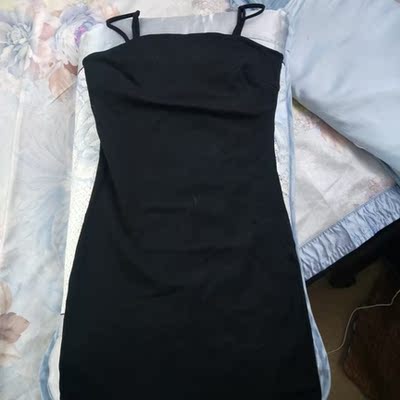 质量很好，没有出现褪色情况，是我最喜欢的一条裙子了，很显气质