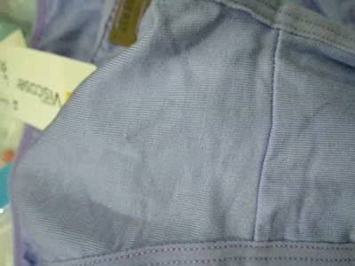 是莫代尔棉的,一直喜欢这款式,棉质挺软的,会继续购买的 是莫代尔棉的,一直喜欢这款式,棉质挺软的,会继续购买的