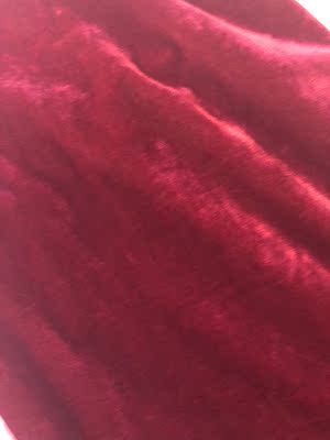 裙子很好看，显瘦，颜色是我喜欢的酒红，手感很好