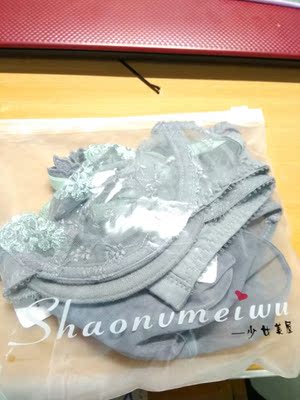 我身高159.体重99，穿75b的刚刚好，挺喜欢这套内衣的，是我第一次买的套装呦，希望夏天穿的时候可以美翻了，而且也凉快，这个是有钢圈的呀，双十一买的