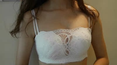 无钢圈文胸最适合现在穿，对胸部好非常的健康，不会勒肉，穿起来特舒服，没有束缚感。厚度对我来说刚合适，不会太厚，主要是以前穿别的内衣空杯严重，面料很舒服，里面料子摸着软软的，聚拢效果很好看着小丰满，托得胸型很美。副乳收可以把多余的肉肉收进去的，而这个就蛮理想的，无异味、洗过不易变形，贴合度满分，超级喜欢