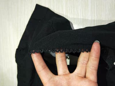 私密发货还可以，没有写丝袜，只有几个数字号，我173 120斤，穿上还不错，很性感超过130斤不建议穿，会紧，这个价格，真的超级划算，很薄的黑丝，没有我上次在国外买的好，质量一般，不过也不是一个价格层次，以前买的花了30多，老公比较爱我穿丝袜的样子， 每次他都看的硬邦邦的， 都要做好几次，整体来说还行，反正价格便宜，也都是用1 2次就换了，