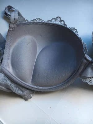 料子摸起来柔软，款式很好看，试了下聚拢效果很好，胸型很好看