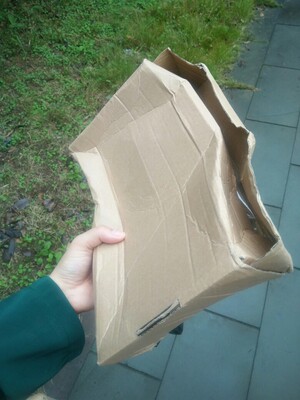 差评差评差评差评差评差评差评差评差评差评 这盒子都破成啥样了。拿着一看以为是什么垃圾 我都没有心情去打开里面的东西，真的是醉了，搞成这个样子，都不能找个质量好点的盒子吗？影响心情，外貌协会忍不了！！！！！！！