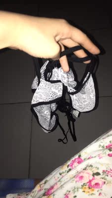 我很少给差评！ 这次我真的生气了！ 你没看错这两块破布75？ 图上我已经解释过了 自己看他们家店有多黑！ 我想让更多人看到这家**！请别再被黑了！真的恶心  直接后面不说话了 真想举报他们家店到被封！