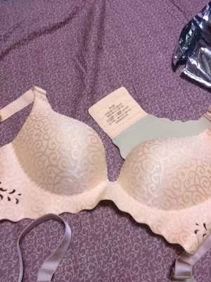 内衣收到了，拆开包装看非常满意，和图片上一样。并且我还特意试穿了一下，效果不错我很喜欢。看中的朋友可以下手，经济实惠且质量不错。