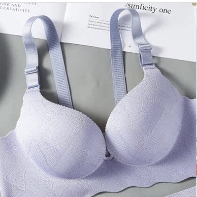 说实话，买之前我是持怀疑态度买的，想着这么便宜但是评价很好，我就想着试试，反正不贵，如果好那就最好，不好几十块钱也无所谓，没想到质量很好，主要是聚拢效果很好，很好穿，刚收到试了一下真的不错，直接就给洗了，还不错，没有掉色，布料摸起来很舒服，客服也很好，自己不知道买什么型号的，客服也很耐心的帮我挑型号，穿着合身，颜色也很正没有色差，蕾丝很好漂亮，非常满意，给老板点个赞，下次还会来购买