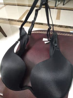 面料舒服，做工精细，喜欢这种造型的。还有送加长带。