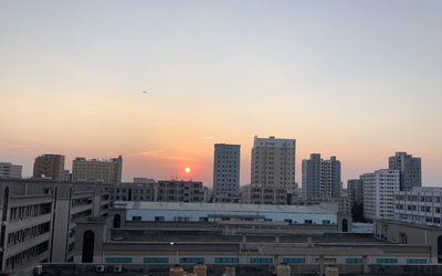 颜色挺好看的 无痕的，稍胖了一点勒肉