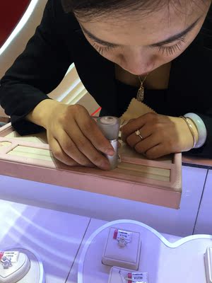 大家谈谈一搏千金钻戒怎么样，有实体店吗？钻戒是真是假，靠谱吗