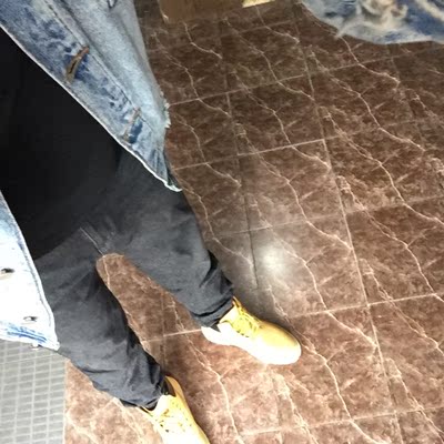 好评 鞋子还好。穿着舒服很帅气。 皮不防水。容易脏 