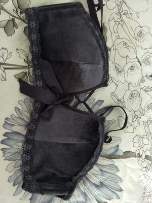 内衣很聚拢 内衬非常光滑舒适！放心购买没问题