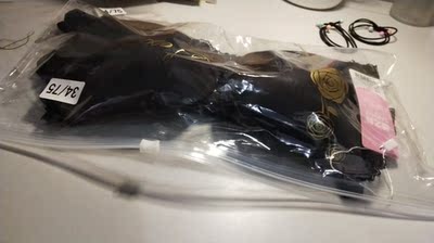 宝贝很好看，美背的，还送小礼物哦！值得购买。