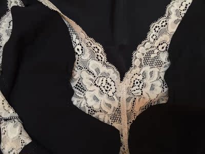 买这么多、最满意的就是这件，开始寄过来的是袖口不服贴.换一件就是皱的、拉都拉不平.联系客服就是每一件都是这样的.买的时候服务好得不得了、到了售后就有各种理由、一句抱歉的话都没有.这样的质量、服务跟这价格一点不匹配的.