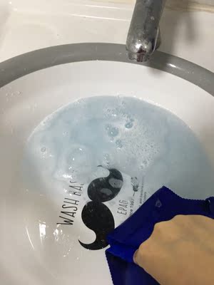 尺码还行,就是掉色。 尺码还行,就是掉色。