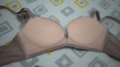 这是第一次在网上买内衣比较满意的一次，很集中，穿着比较舒服，我不是拖，只是说下自己真实的感受，线头那些做的很细致，当然价格在哪里不可能商场里比，我自己感觉质量和舒适度在这个价位里，算可以的！