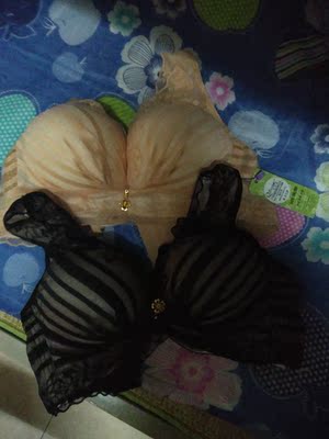 这款已是我第二次回购了，很满意这种背心式内衣。