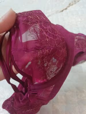 颜色有点色差。摸上去滑滑的。舒服。不扎人。