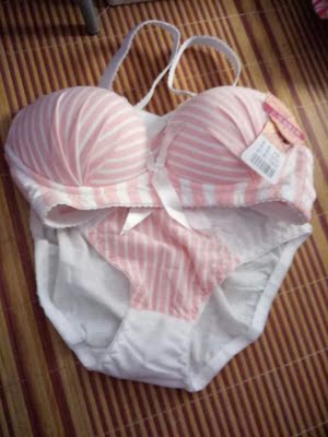 小内内已经收到了,粉粉嫩嫩的,超级可爱,质量也很好,就连快递袋子都很可爱 小内内已经收到了,粉粉嫩嫩的,超级可爱,质量也很好,就连快递袋子都很可爱