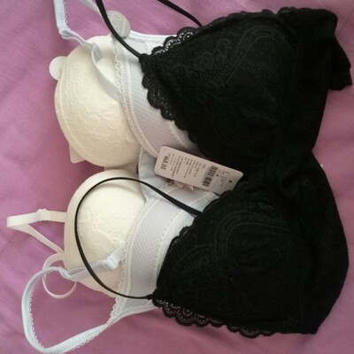 超级喜欢蓝色 买了蓝色bra 就是没有看好 这个是有钢圈的...买了好几条蓝色小内内 然后包装盒很好看 但是...里面的纸有些随意了(以前在天猫淘宝上买东西,都是系统自动好评,花了有好多好多钱,后来才知道淘宝评论得积分可以涨淘气值时,才知道评论的重要性,所以以后无论买什么东西,我都先把这段话复制粘贴下来,然后再写宝贝评论。以前在天猫淘宝上买东西,都是系统自动好评,花了有好多好多钱,后来才知道淘宝评论得积分可以涨淘气值时,才知道评论的重要性,所以以后无论买什么东西,我都先把这段话复制粘贴下来,然后再写宝贝评论。) 超级喜欢蓝色 买了蓝色bra 就是没有看好 这个是有钢圈的...买了好几条蓝色小内内 然后包装盒很好看 但是...里面的纸有些随意了(以前在天猫淘宝上买东西,都是系统自动好评,花了有好多好多钱,后来才知道淘宝评论得积分可以涨淘气值时,才知道评论的重要性,所以以后无论买什么东西,我都先把这段话复制粘贴下来,然后再写宝贝评论。以前在天猫淘宝上买东西,都是系统自动好评,花了有好多好多钱,后来才知道淘宝评论得积分可以涨淘气值时,才知道评论的重要性,所以以后无论买什么东西,我都先把这段话复制粘贴下来,然后再写宝贝评论。)