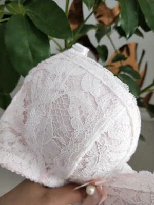 买来送给妹妹的生日礼物，她说很好看很舒服，她跟喜欢，谢谢，包装也很精美