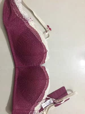 宝贝很棒哦!看了很久下决心买了 之前一直不放心网上的内衣 很好看哦!也很舒服穿着也不扎 满意满意 喜欢的不要犹豫啦! 宝贝很棒哦!看了很久下决心买了 之前一直不放心网上的内衣 很好看哦!也很舒服穿着也不扎 满意满意 喜欢的不要犹豫啦!