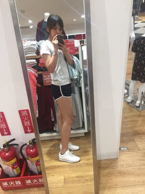 169公分/60公斤,大腿較粗,客服建議帶M,以防萬一黑色帶L,剛剛好合身而且很顯瘦!超好看!布料也透氣,打算再回購兩件替換!粉色、灰色帶M,非常貼身不會緊但看得到內褲線,只能穿無痕內褲,另外粉色也超好看但滿透的,有點可惜 169公分/60公斤,大腿較粗,客服建議帶M,以防萬一黑色帶L,剛剛好合身而且很顯瘦!超好看!布料也透氣,打算再回購兩件替換!粉色、灰色帶M,非常貼身不會緊但看得到內褲線,只能穿無痕內褲,另外粉色也超好看但滿透的,有點可惜