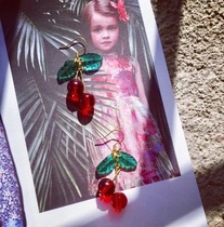 Private Beauty Day Ensemble Young Girl Sweet red cherry earrings Glazed Earrings Retro Temperamental Ink Green No-Ear Clip