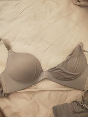 才穿了一次，就这样了，买来就是坏的