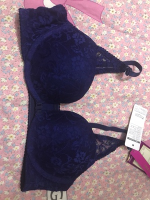 款式颜色都好看,就是这款罩杯偏小,同一个码穿不了,送人了。 款式颜色都好看,就是这款罩杯偏小,同一个码穿不了,送人了。