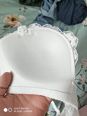 透气性很好的内衣啊！款式也非常好看，聚拢性表示不知道咋样，但是透气性真的比我在某润微99.9元买的内衣好太多了，而且价格还比某润的便宜，表示已关注店铺，以后都在此家买啦！