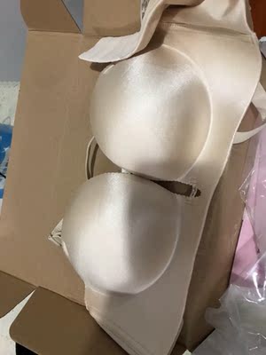 内衣不错，收到了都没让我失望，很满意，棉料软，很舒服，很亲肤，不错，棒棒哒，适合夏天，也很聚拢哦，非常好，同事看了也说质量不错，很满意，也忘了网址，下单了，客服推荐的尺码也很合适，很不错，重要的事情说三遍，很愉快的一次购物