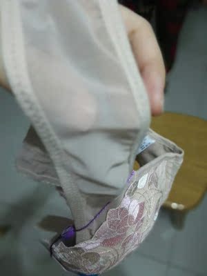 给妈妈买的，客服推荐的码数正好，没有钢圈，穿着很舒服，做工比较精细，厚度刚好适合夏天，准备再买一件。