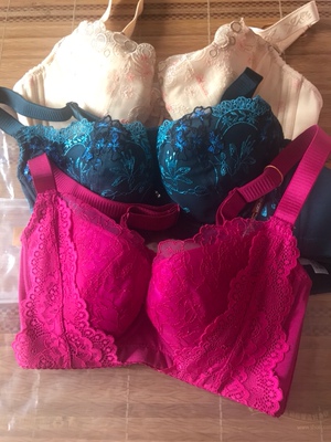 第一次买这家店的内衣，却是穿上效果不错，质量也棒棒哒。以后就选它家了。高大上的感觉我喜欢😘